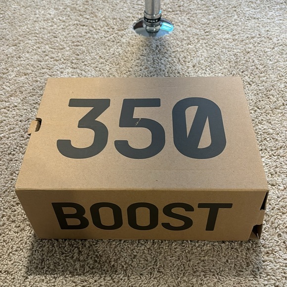 YEEZY BOOST 350 V2 - Picture 4 of 8